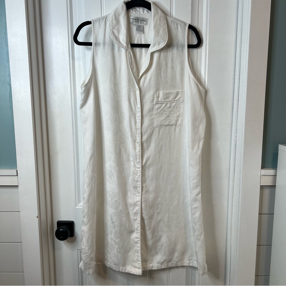 Miss Elaine Classics White Sleeveless Button Front‎ Nightshirt/Gown. Size Large.